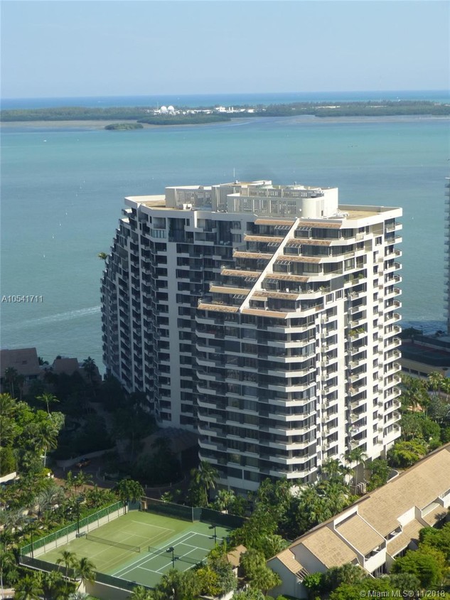 Foto principal - 520 Brickell Key Dr