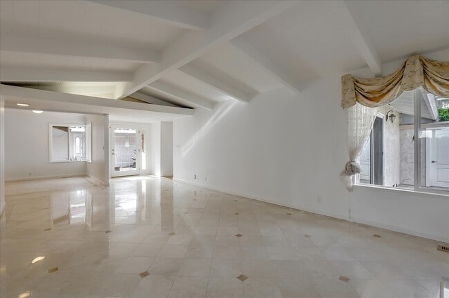 Building Photo - 21567 Rainbow Dr