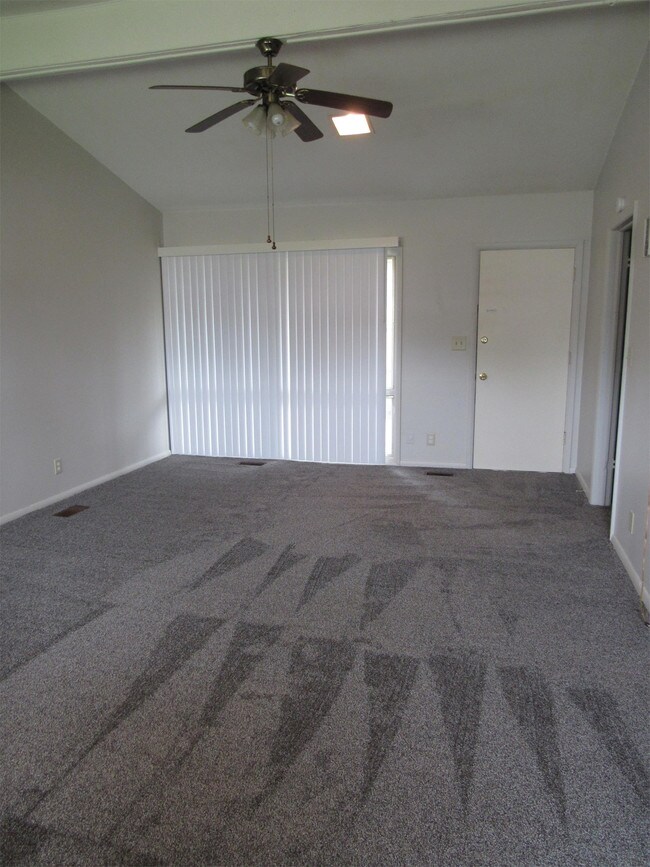 Building Photo - 1409 Crescent Dr