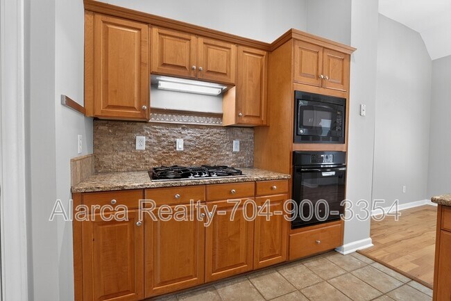 Building Photo - 12736 Wetherburn Ln