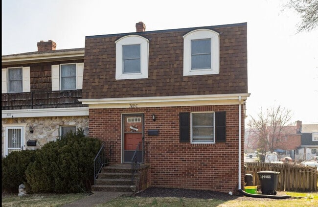Building Photo - 302 S Dogwood Dr