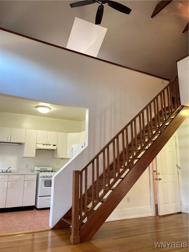 Building Photo - 451 Franklin St