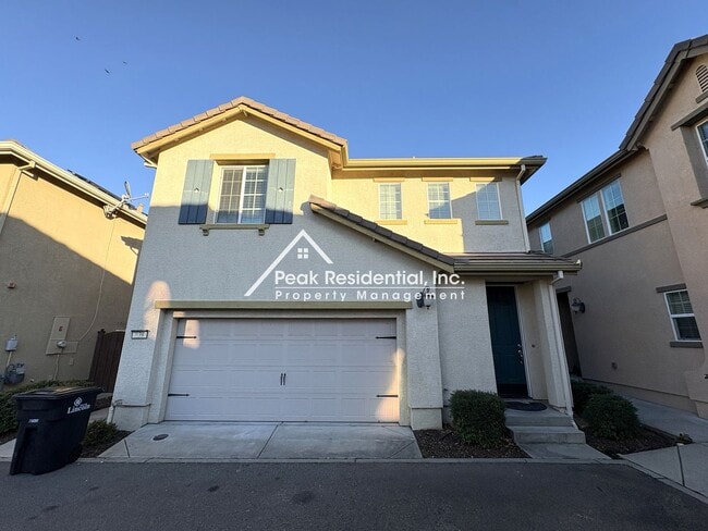 Building Photo - Updated 3bd/2ba Lincoln House