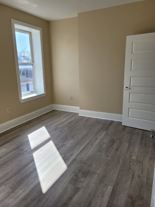 Building Photo - Bright Two Bedroom Apartment on Penn Ave., Wilkinsburg