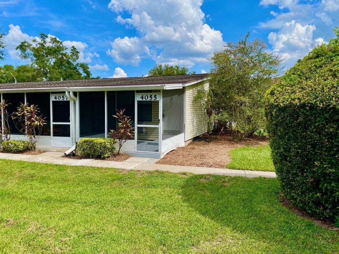 Foto principal - Remodeled Studio w/ Screened Patio "Crossi...