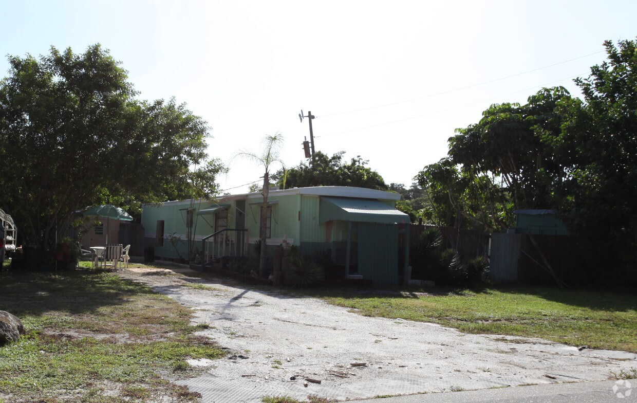 Foto del edificio - 7771 Breeze Dr
