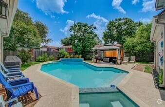 Building Photo - 11311 Chevy Chase Dr