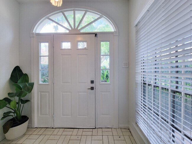Building Photo - 2220 Bering Dr