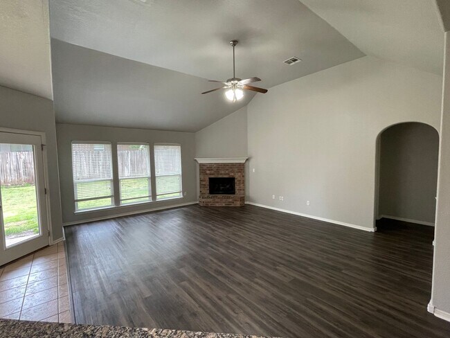 Foto del edificio - JENKS SCHOOLS - 3 bed with study and formal dining!!