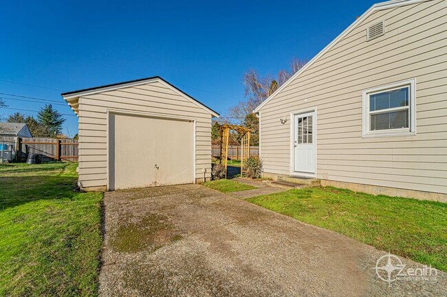 Foto del edificio - 6424 Rankin Dr
