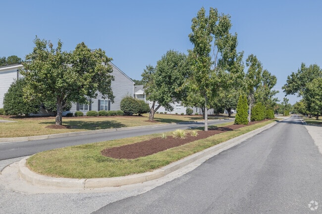 Building Photo - Forest Lake Apartments