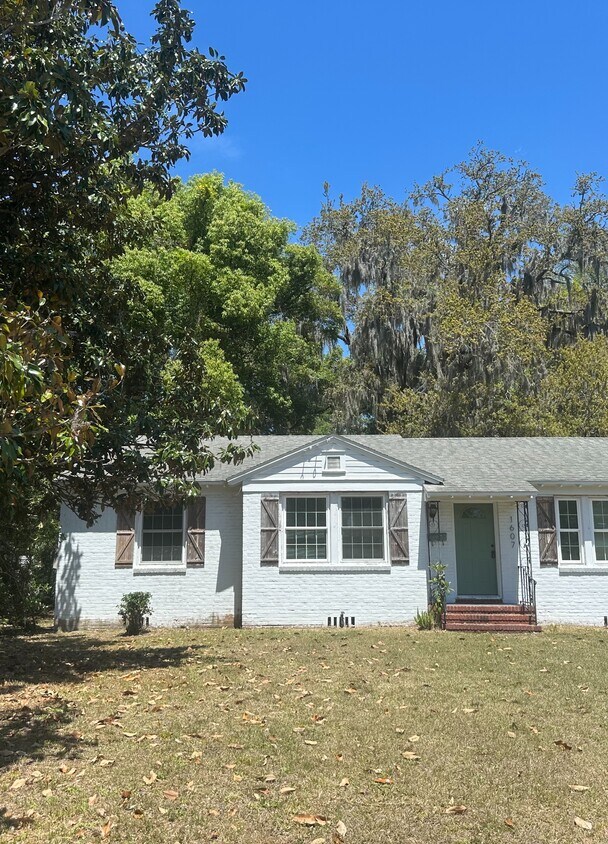 Foto principal - 1607 Peachtree Cir N