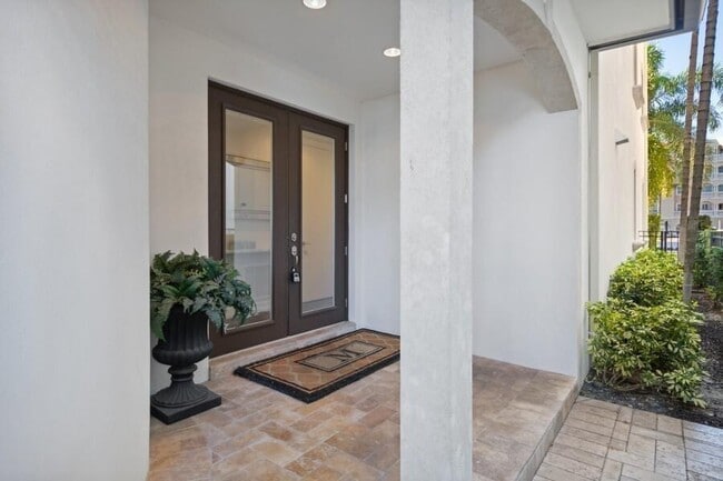 Building Photo - 95 Isle of Venice Dr