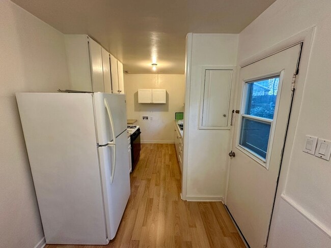 Building Photo - Charming 1-bedroom, 1-bathroom