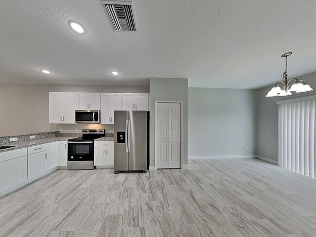 Building Photo - 1004 Dampierre Ct