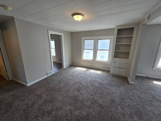 Foto del edificio - 3081 E 67th St