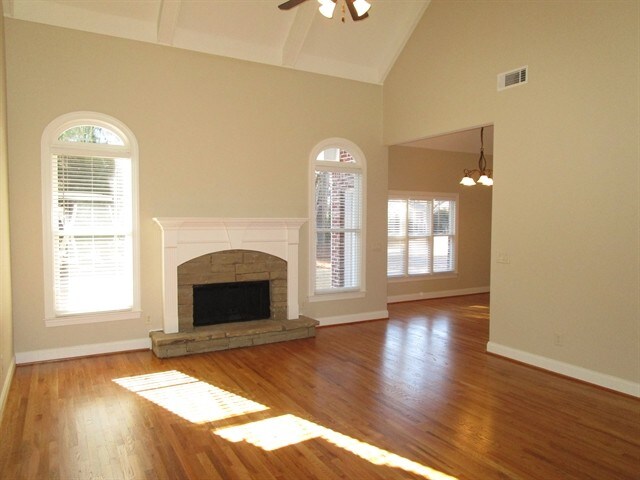 Building Photo - 2601 White Rose Dr