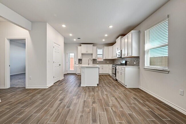 Foto del edificio - 3000 Sudha Dr