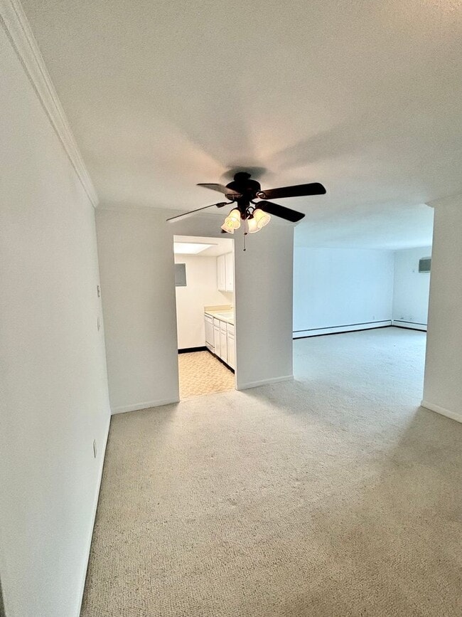 Building Photo - 1150 Golden Cir