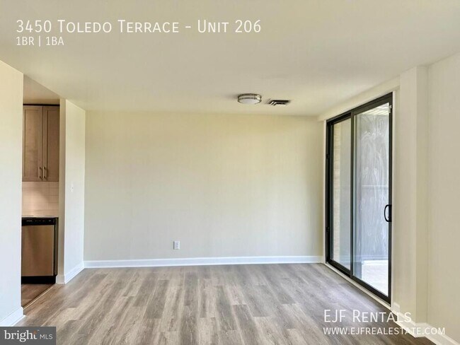 Foto del edificio - 3450 Toledo Terrace