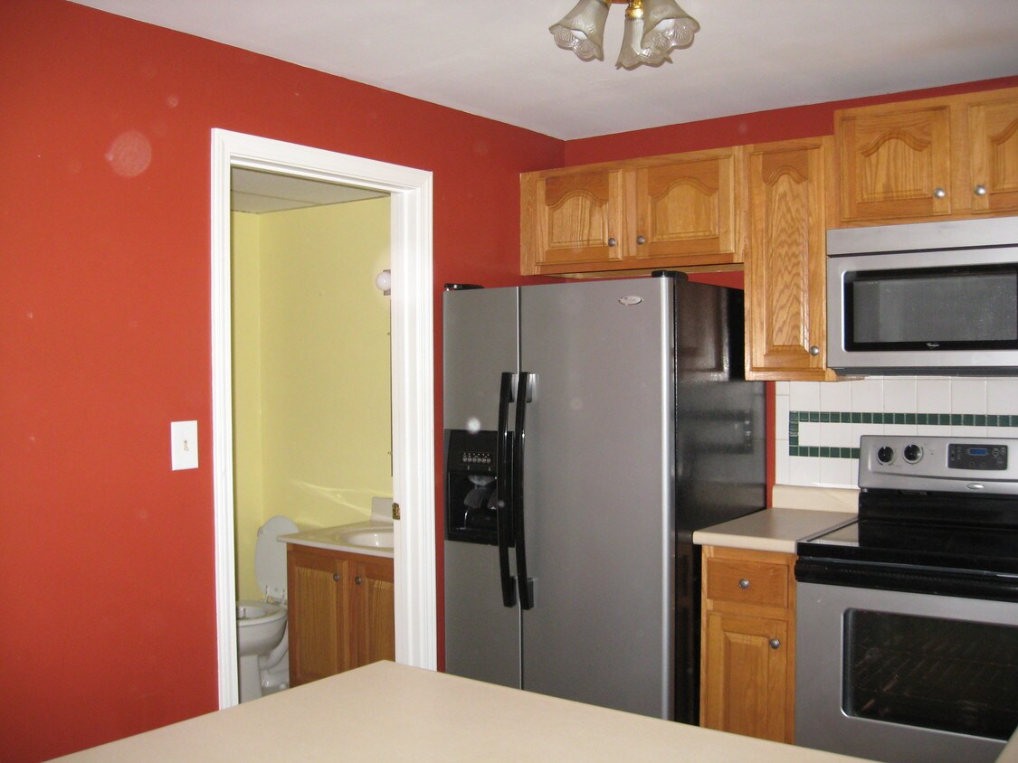 86 Oakridge Dr, Londonderry, NH 03053 Condo for Rent in Londonderry