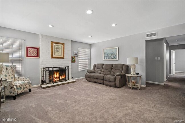 Building Photo - 3 br, 2 bath House - 8542 Lubao Ave