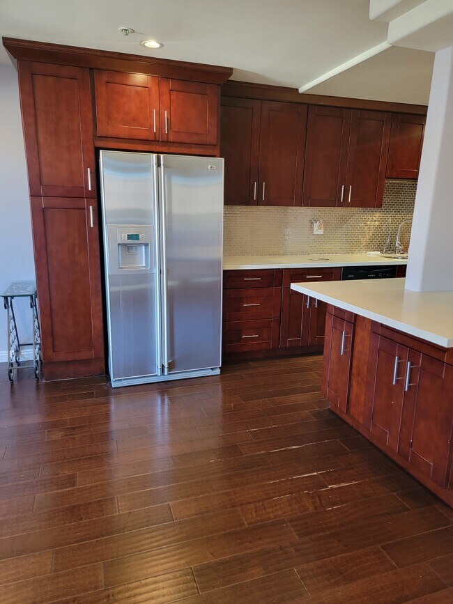 Building Photo - 335 S Sierra Madre Blvd