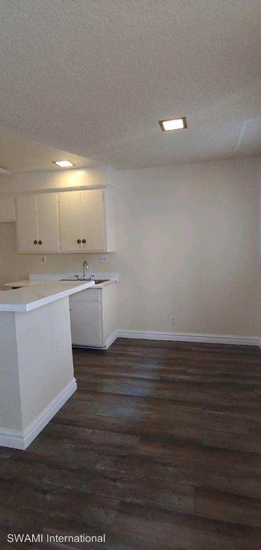 Building Photo - 1637 W Anaheim St