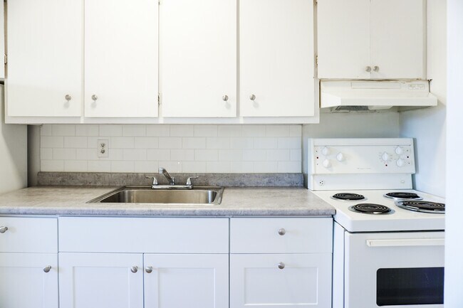 Building Photo - 2448 Carling Ave