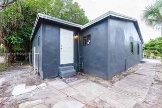 Building Photo - 11 SW 13th Ave