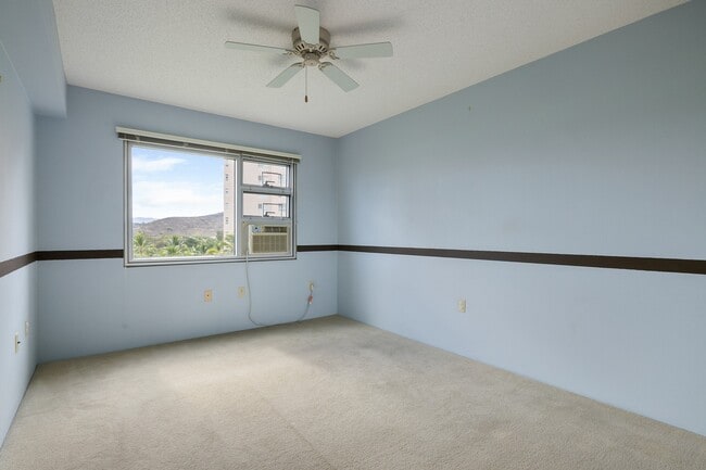 Building Photo - 2 Bed / 1.5 Bath Condo with 2 Parking Salt...