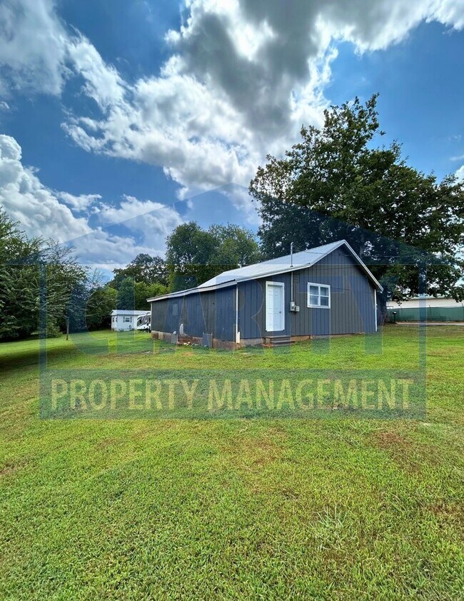 Foto del edificio - Four-bedroom home in Calhoun, TN!