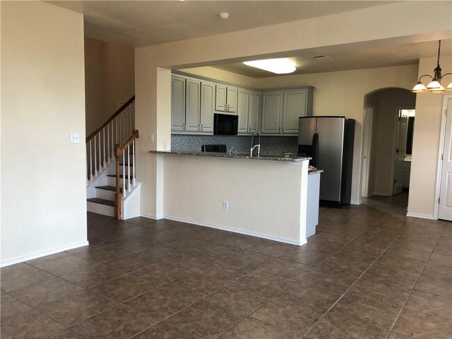 Building Photo - 100 Bowstring Bend