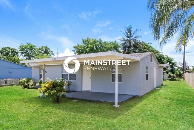 Foto del edificio - 4 Bedroom Pet-Friendly Home in West Palm Beach, FL with Main Street Renewal