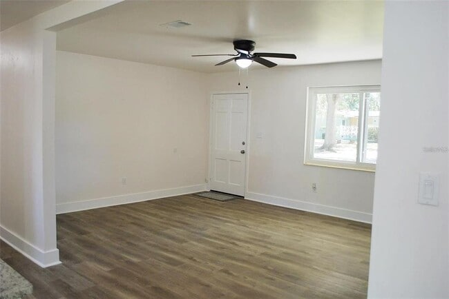 Building Photo - 1802 NE 15th Ter