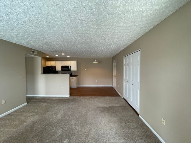 Building Photo - 5558 Garden Ridge