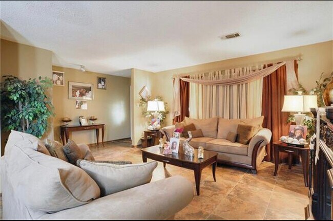 Living room - 3177 Keith Way Dr
