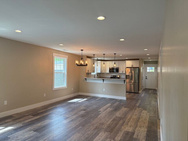 Foto del edificio - Newer One-Level Home Near Downtown Black Mountain