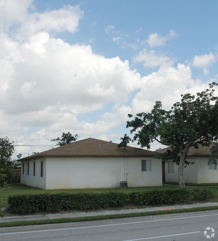 Primary Photo - 7007 Pembroke Rd