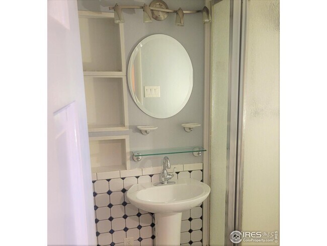 Foto del edificio - 4684 Ingram Ct