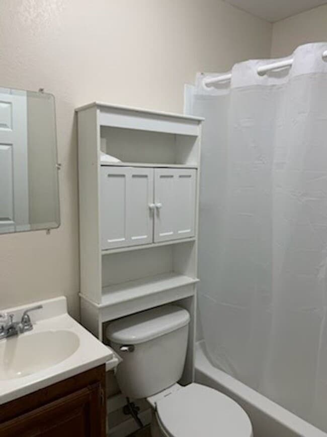 Building Photo - One bedroom home