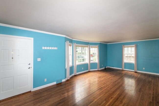 Building Photo - 317 16th Ave SW