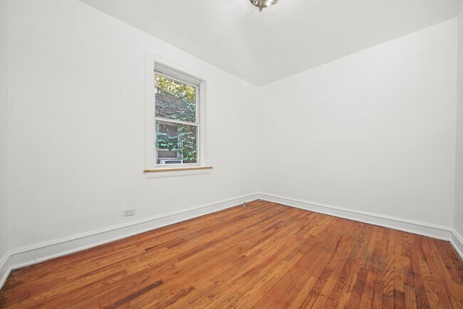 Foto del edificio - 2726 N Harding Ave