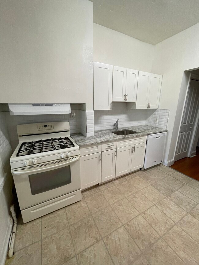 Building Photo - 4229 Regent Sq