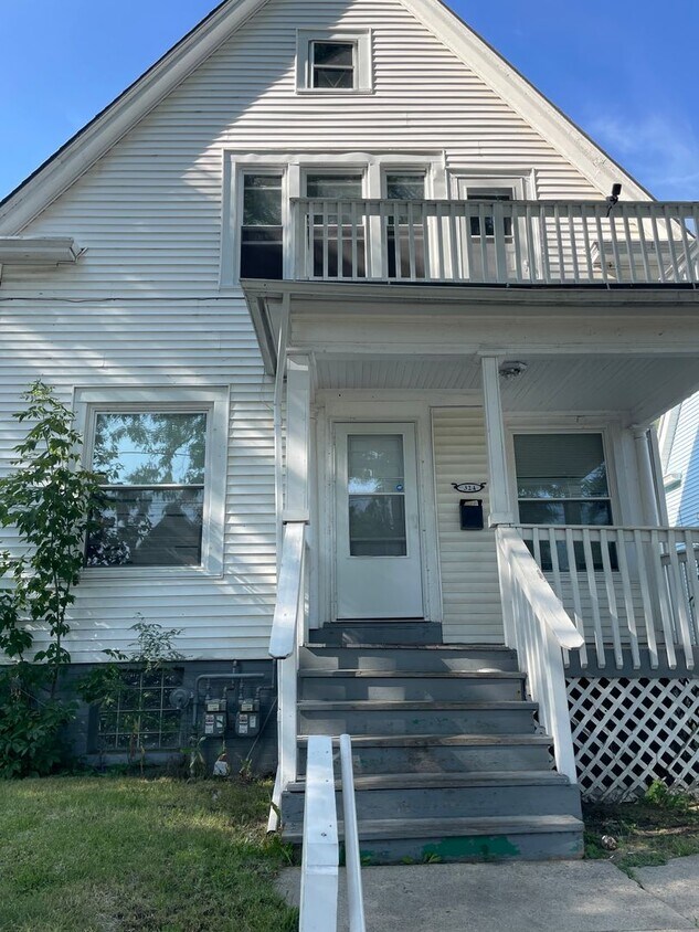 Primary Photo - 324 East Chambers Street