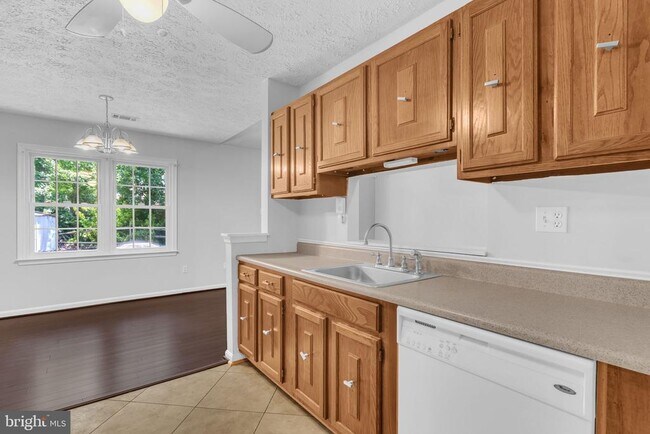 Building Photo - 2124 Duchy Ct