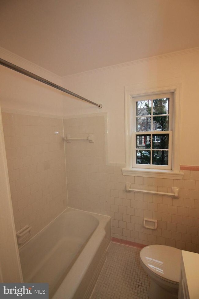 Building Photo - 2102 Suitland Terrace SE