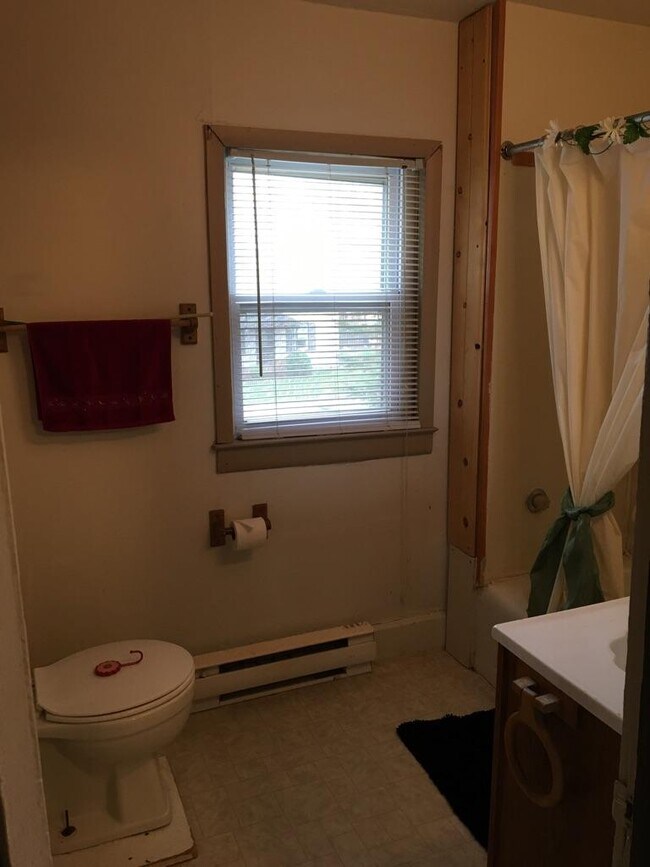 411 Dixon St, Kaukauna, WI 54130 Apartments in Kaukauna, WI