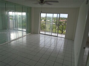 Building Photo - 4174 Inverrary Dr