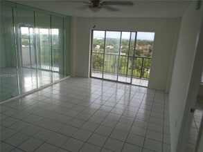 Building Photo - 4174 Inverrary Dr